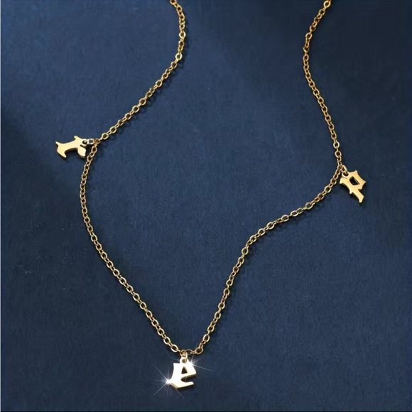 🎵 TAYLOR SWIFT NECKLACES 🎵 - Picture 4 of 16